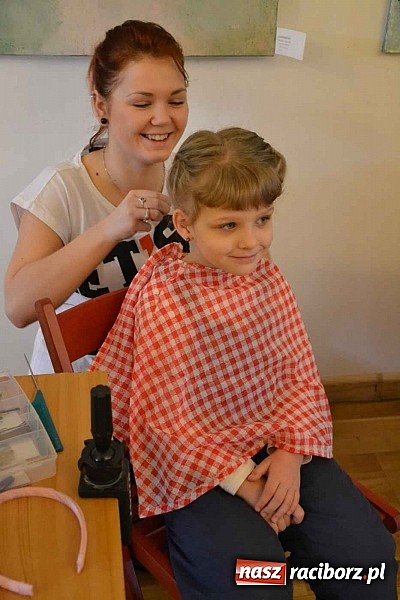 Zdjęcie w galerii na portalu naszraciborz.pl: Studio fryzjerskie oraz kącik plastyczny na Zamku Piastowskim wiadomości z regionu