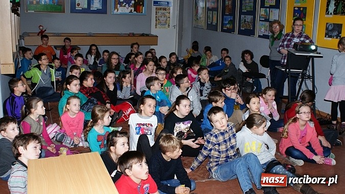 Zdjęcie w galerii na portalu naszraciborz.pl: W książnicy ujawniono tajniki grafiki koncepcyjnej, bez której nie powstałyby ani Gwiezdne wojny wiadomości z regionu
