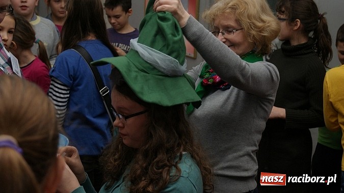 Zdjęcie w galerii na portalu naszraciborz.pl: W książnicy ujawniono tajniki grafiki koncepcyjnej, bez której nie powstałyby ani Gwiezdne wojny wiadomości z regionu