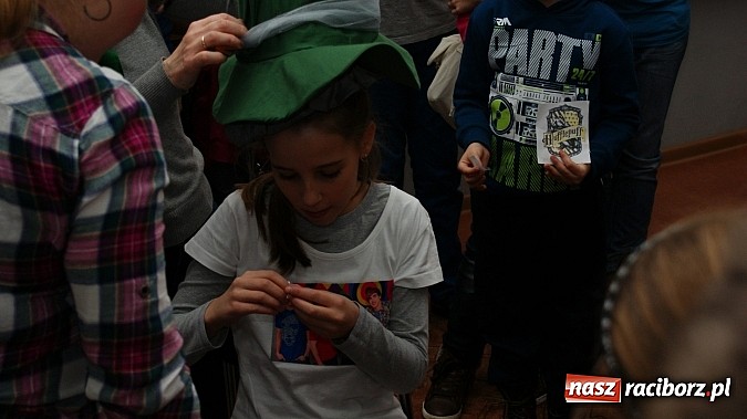 Zdjęcie w galerii na portalu naszraciborz.pl: W książnicy ujawniono tajniki grafiki koncepcyjnej, bez której nie powstałyby ani Gwiezdne wojny wiadomości z regionu