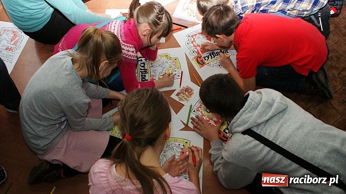 Zdjęcie w galerii na portalu naszraciborz.pl: W książnicy ujawniono tajniki grafiki koncepcyjnej, bez której nie powstałyby ani Gwiezdne wojny wiadomości z regionu