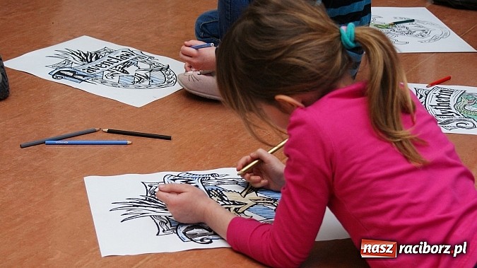 Zdjęcie w galerii na portalu naszraciborz.pl: W książnicy ujawniono tajniki grafiki koncepcyjnej, bez której nie powstałyby ani Gwiezdne wojny wiadomości z regionu