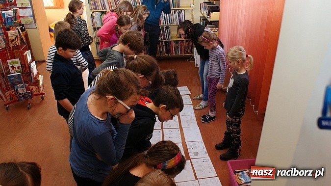 Zdjęcie w galerii na portalu naszraciborz.pl: W książnicy ujawniono tajniki grafiki koncepcyjnej, bez której nie powstałyby ani Gwiezdne wojny wiadomości z regionu