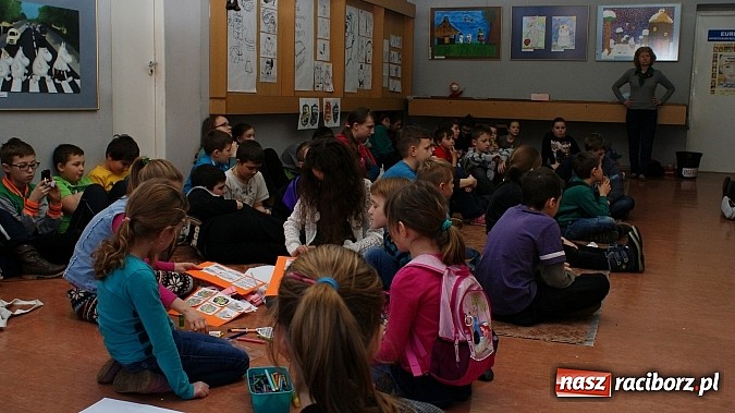 Zdjęcie w galerii na portalu naszraciborz.pl: W książnicy ujawniono tajniki grafiki koncepcyjnej, bez której nie powstałyby ani Gwiezdne wojny wiadomości z regionu