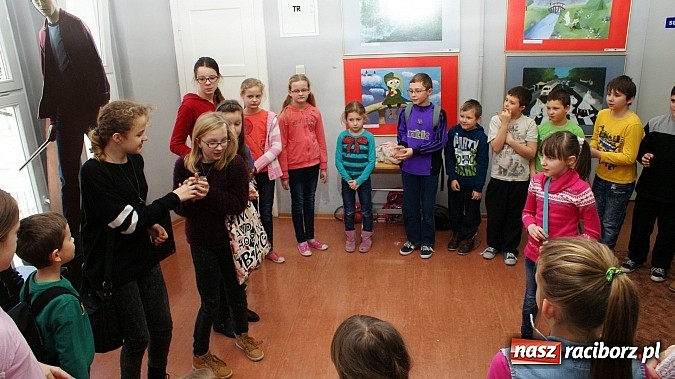 Zdjęcie w galerii na portalu naszraciborz.pl: W książnicy ujawniono tajniki grafiki koncepcyjnej, bez której nie powstałyby ani Gwiezdne wojny wiadomości z regionu