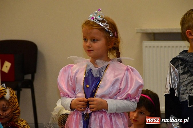 Zdjęcie w galerii na portalu naszraciborz.pl: Bajkowo i kolorowo na balu przebierańc&oacute;w w Pietrowicach Wielkich wiadomości z regionu