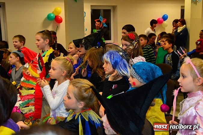 Zdjęcie w galerii na portalu naszraciborz.pl: Bajkowo i kolorowo na balu przebierańc&oacute;w w Pietrowicach Wielkich wiadomości z regionu