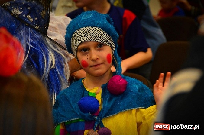 Zdjęcie w galerii na portalu naszraciborz.pl: Bajkowo i kolorowo na balu przebierańc&oacute;w w Pietrowicach Wielkich wiadomości z regionu