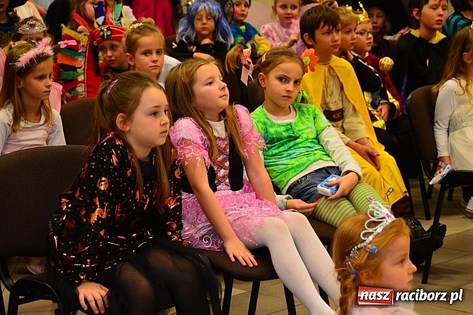 Zdjęcie w galerii na portalu naszraciborz.pl: Bajkowo i kolorowo na balu przebierańc&oacute;w w Pietrowicach Wielkich wiadomości z regionu