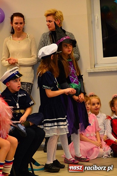 Zdjęcie w galerii na portalu naszraciborz.pl: Bajkowo i kolorowo na balu przebierańc&oacute;w w Pietrowicach Wielkich wiadomości z regionu