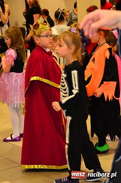 Zdjęcie w galerii na portalu naszraciborz.pl: Bajkowo i kolorowo na balu przebierańc&oacute;w w Pietrowicach Wielkich wiadomości z regionu