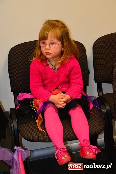 Zdjęcie w galerii na portalu naszraciborz.pl: Bajkowo i kolorowo na balu przebierańc&oacute;w w Pietrowicach Wielkich wiadomości z regionu