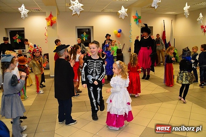 Zdjęcie w galerii na portalu naszraciborz.pl: Bajkowo i kolorowo na balu przebierańc&oacute;w w Pietrowicach Wielkich wiadomości z regionu