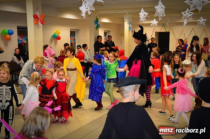 Zdjęcie w galerii na portalu naszraciborz.pl: Bajkowo i kolorowo na balu przebierańc&oacute;w w Pietrowicach Wielkich wiadomości z regionu