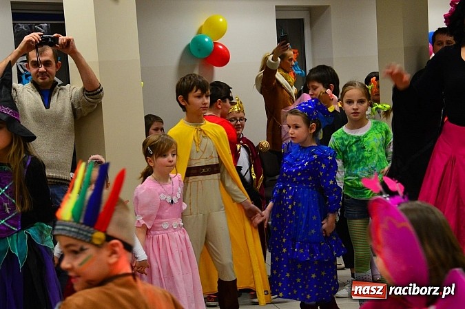 Zdjęcie w galerii na portalu naszraciborz.pl: Bajkowo i kolorowo na balu przebierańc&oacute;w w Pietrowicach Wielkich wiadomości z regionu