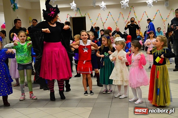 Zdjęcie w galerii na portalu naszraciborz.pl: Bajkowo i kolorowo na balu przebierańc&oacute;w w Pietrowicach Wielkich wiadomości z regionu