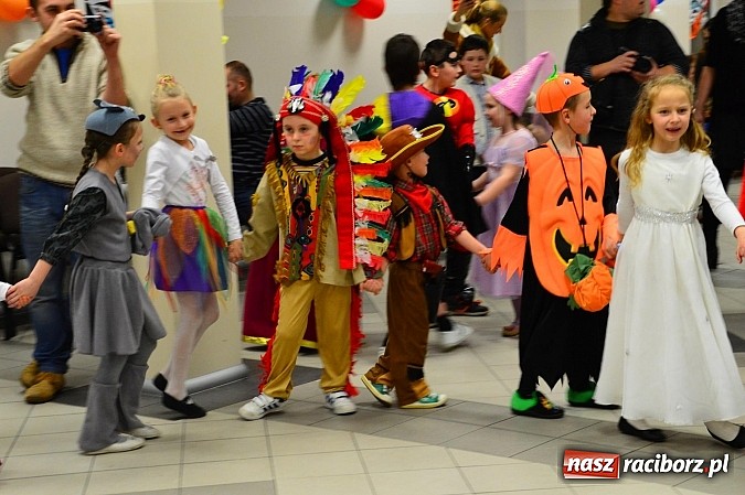 Zdjęcie w galerii na portalu naszraciborz.pl: Bajkowo i kolorowo na balu przebierańc&oacute;w w Pietrowicach Wielkich wiadomości z regionu