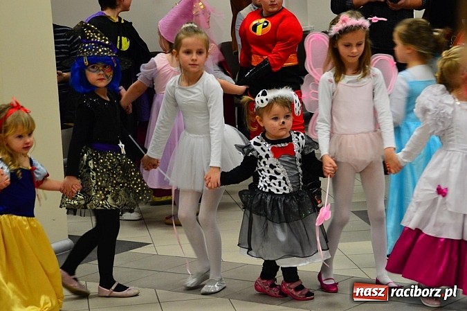 Zdjęcie w galerii na portalu naszraciborz.pl: Bajkowo i kolorowo na balu przebierańc&oacute;w w Pietrowicach Wielkich wiadomości z regionu