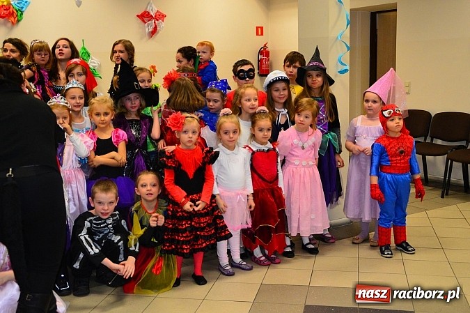 Zdjęcie w galerii na portalu naszraciborz.pl: Bajkowo i kolorowo na balu przebierańc&oacute;w w Pietrowicach Wielkich wiadomości z regionu