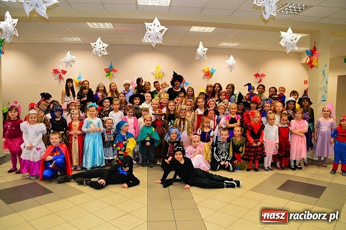 Zdjęcie w galerii na portalu naszraciborz.pl: Bajkowo i kolorowo na balu przebierańc&oacute;w w Pietrowicach Wielkich wiadomości z regionu