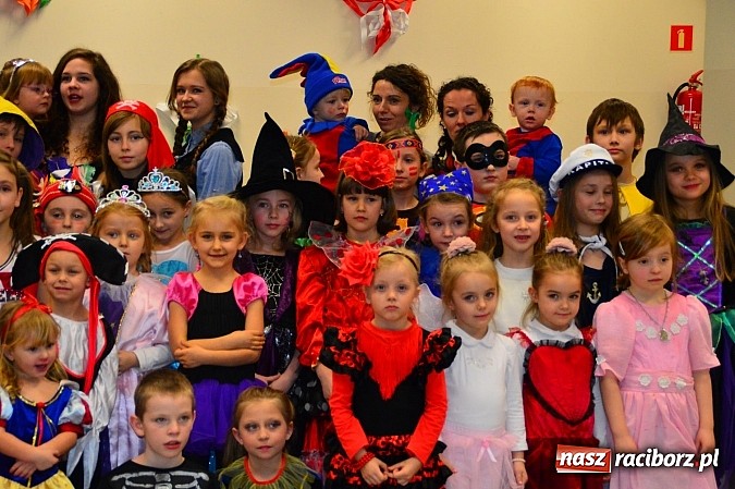 Zdjęcie w galerii na portalu naszraciborz.pl: Bajkowo i kolorowo na balu przebierańc&oacute;w w Pietrowicach Wielkich wiadomości z regionu