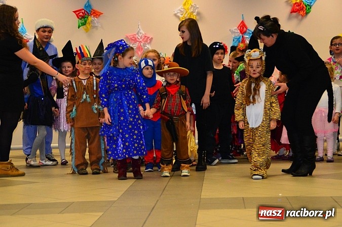 Zdjęcie w galerii na portalu naszraciborz.pl: Bajkowo i kolorowo na balu przebierańc&oacute;w w Pietrowicach Wielkich wiadomości z regionu