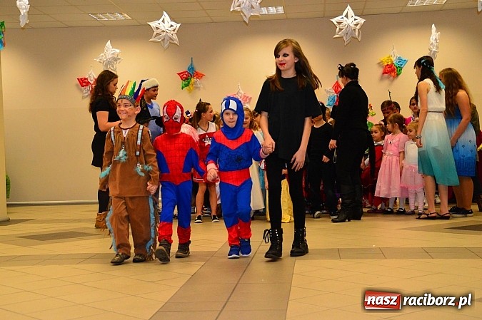 Zdjęcie w galerii na portalu naszraciborz.pl: Bajkowo i kolorowo na balu przebierańc&oacute;w w Pietrowicach Wielkich wiadomości z regionu
