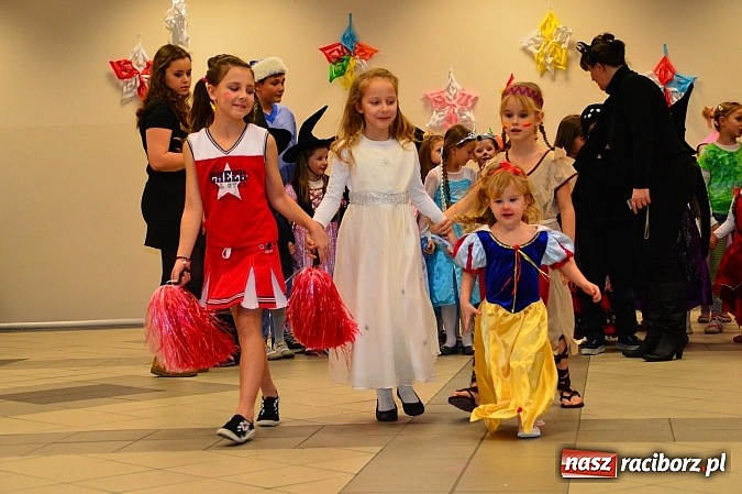 Zdjęcie w galerii na portalu naszraciborz.pl: Bajkowo i kolorowo na balu przebierańc&oacute;w w Pietrowicach Wielkich wiadomości z regionu