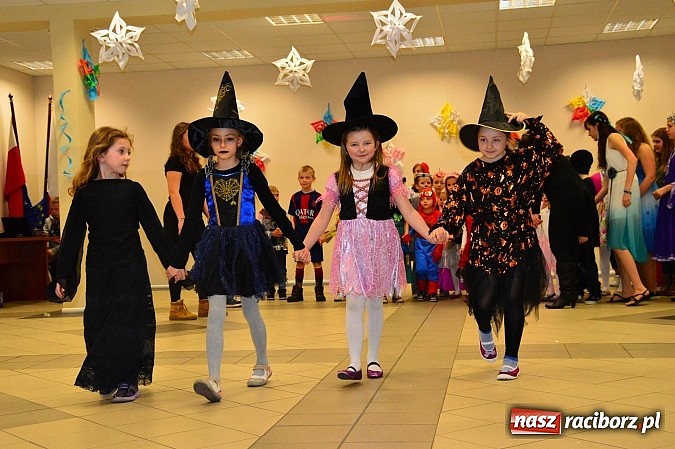 Zdjęcie w galerii na portalu naszraciborz.pl: Bajkowo i kolorowo na balu przebierańc&oacute;w w Pietrowicach Wielkich wiadomości z regionu