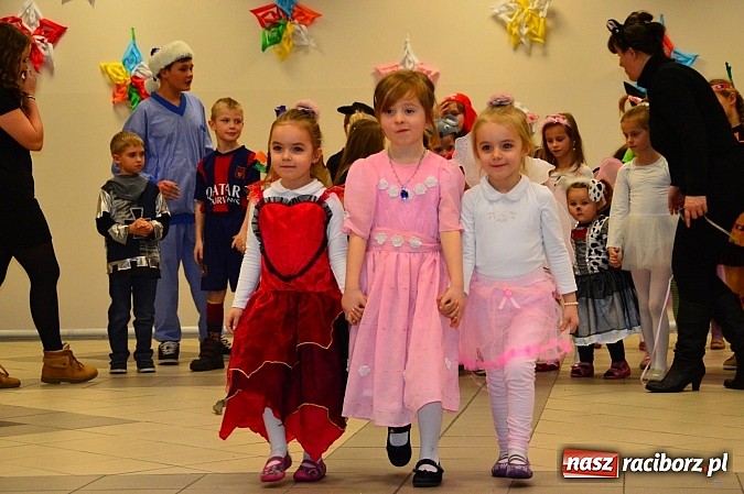 Zdjęcie w galerii na portalu naszraciborz.pl: Bajkowo i kolorowo na balu przebierańc&oacute;w w Pietrowicach Wielkich wiadomości z regionu