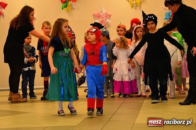 Zdjęcie w galerii na portalu naszraciborz.pl: Bajkowo i kolorowo na balu przebierańc&oacute;w w Pietrowicach Wielkich wiadomości z regionu