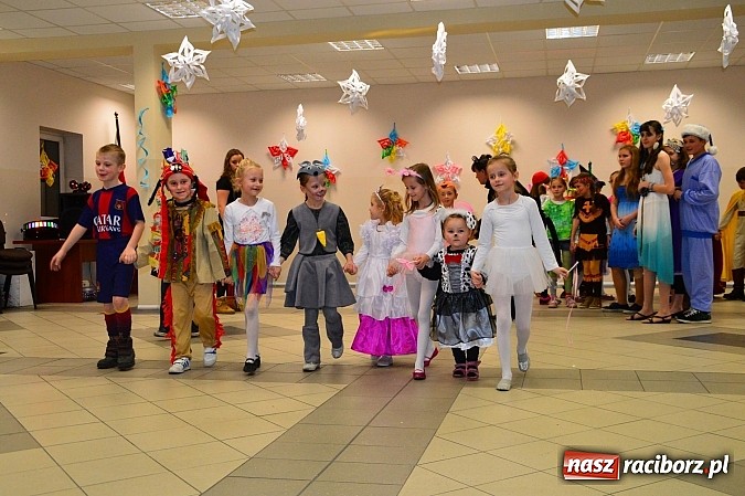 Zdjęcie w galerii na portalu naszraciborz.pl: Bajkowo i kolorowo na balu przebierańc&oacute;w w Pietrowicach Wielkich wiadomości z regionu