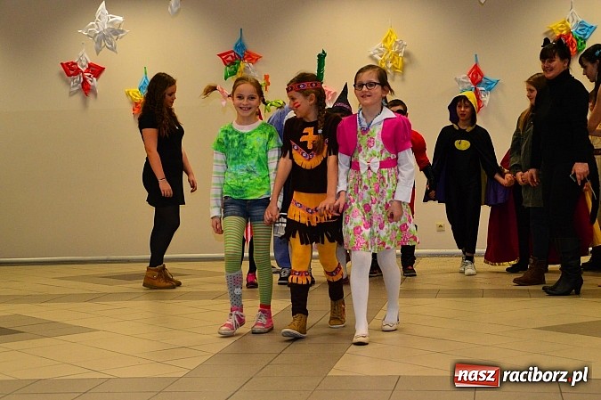 Zdjęcie w galerii na portalu naszraciborz.pl: Bajkowo i kolorowo na balu przebierańc&oacute;w w Pietrowicach Wielkich wiadomości z regionu