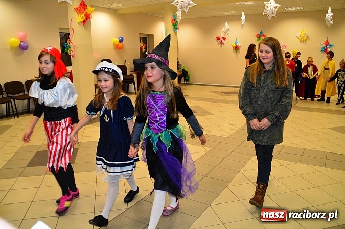 Zdjęcie w galerii na portalu naszraciborz.pl: Bajkowo i kolorowo na balu przebierańc&oacute;w w Pietrowicach Wielkich wiadomości z regionu