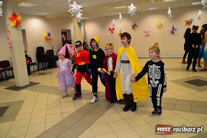 Zdjęcie w galerii na portalu naszraciborz.pl: Bajkowo i kolorowo na balu przebierańc&oacute;w w Pietrowicach Wielkich wiadomości z regionu
