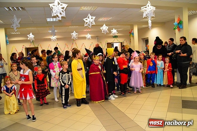 Zdjęcie w galerii na portalu naszraciborz.pl: Bajkowo i kolorowo na balu przebierańc&oacute;w w Pietrowicach Wielkich wiadomości z regionu