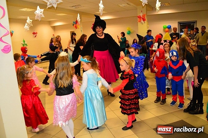 Zdjęcie w galerii na portalu naszraciborz.pl: Bajkowo i kolorowo na balu przebierańc&oacute;w w Pietrowicach Wielkich wiadomości z regionu