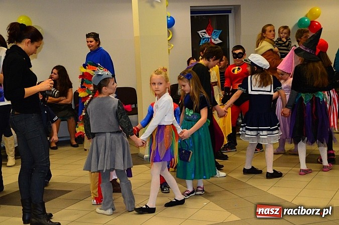 Zdjęcie w galerii na portalu naszraciborz.pl: Bajkowo i kolorowo na balu przebierańc&oacute;w w Pietrowicach Wielkich wiadomości z regionu