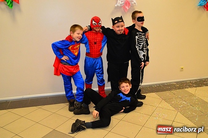 Zdjęcie w galerii na portalu naszraciborz.pl: Bajkowo i kolorowo na balu przebierańc&oacute;w w Pietrowicach Wielkich wiadomości z regionu