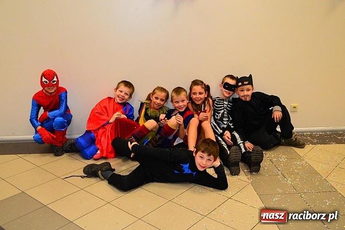 Zdjęcie w galerii na portalu naszraciborz.pl: Bajkowo i kolorowo na balu przebierańc&oacute;w w Pietrowicach Wielkich wiadomości z regionu