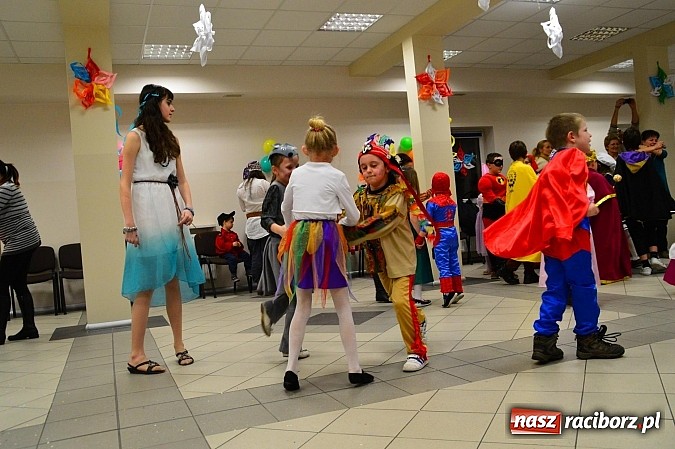 Zdjęcie w galerii na portalu naszraciborz.pl: Bajkowo i kolorowo na balu przebierańc&oacute;w w Pietrowicach Wielkich wiadomości z regionu