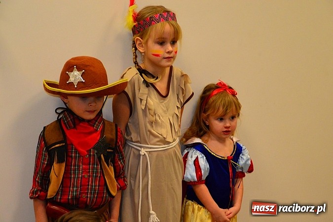 Zdjęcie w galerii na portalu naszraciborz.pl: Bajkowo i kolorowo na balu przebierańc&oacute;w w Pietrowicach Wielkich wiadomości z regionu