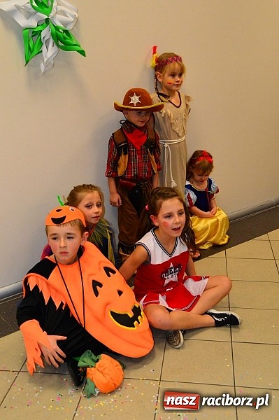 Zdjęcie w galerii na portalu naszraciborz.pl: Bajkowo i kolorowo na balu przebierańc&oacute;w w Pietrowicach Wielkich wiadomości z regionu