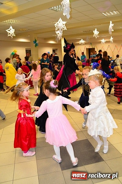 Zdjęcie w galerii na portalu naszraciborz.pl: Bajkowo i kolorowo na balu przebierańc&oacute;w w Pietrowicach Wielkich wiadomości z regionu