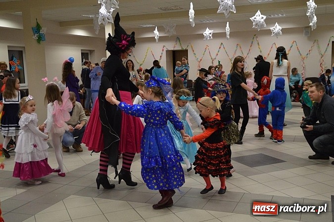 Zdjęcie w galerii na portalu naszraciborz.pl: Bajkowo i kolorowo na balu przebierańc&oacute;w w Pietrowicach Wielkich wiadomości z regionu