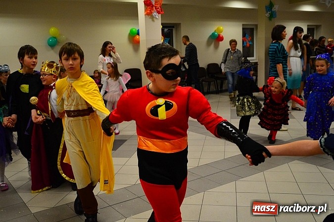 Zdjęcie w galerii na portalu naszraciborz.pl: Bajkowo i kolorowo na balu przebierańc&oacute;w w Pietrowicach Wielkich wiadomości z regionu