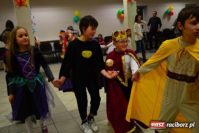 Zdjęcie w galerii na portalu naszraciborz.pl: Bajkowo i kolorowo na balu przebierańc&oacute;w w Pietrowicach Wielkich wiadomości z regionu