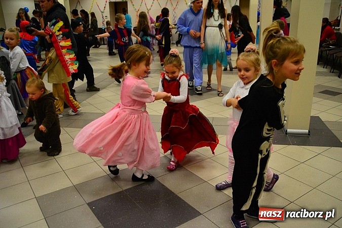Zdjęcie w galerii na portalu naszraciborz.pl: Bajkowo i kolorowo na balu przebierańc&oacute;w w Pietrowicach Wielkich wiadomości z regionu