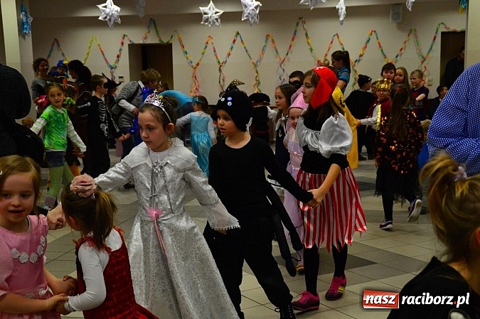 Zdjęcie w galerii na portalu naszraciborz.pl: Bajkowo i kolorowo na balu przebierańc&oacute;w w Pietrowicach Wielkich wiadomości z regionu
