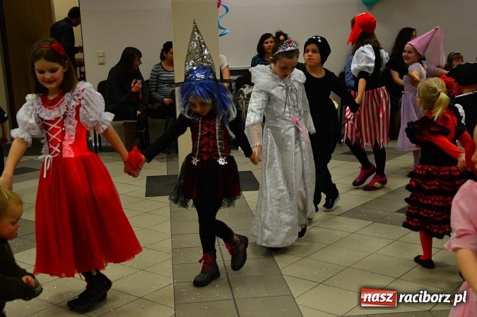 Zdjęcie w galerii na portalu naszraciborz.pl: Bajkowo i kolorowo na balu przebierańc&oacute;w w Pietrowicach Wielkich wiadomości z regionu